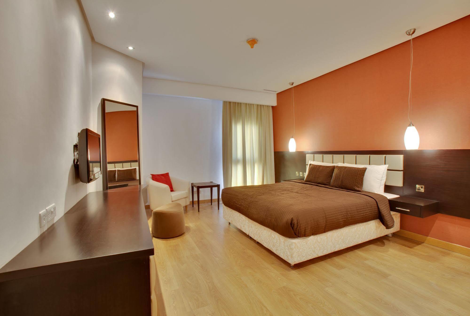 The Rester Hotel Kuwait City Exteriör bild